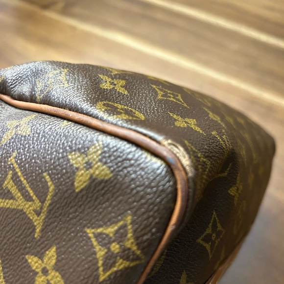 SOLD****Authentic Vintage Louis Vuitton Monogram Speedy 25 - Picture 9 of 16